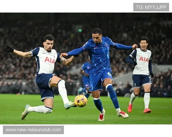 热刺边路贴地传中制造射门机会